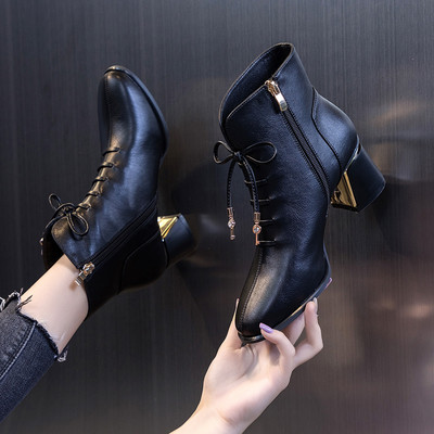 Új modell női csizma műbőr fűzővel