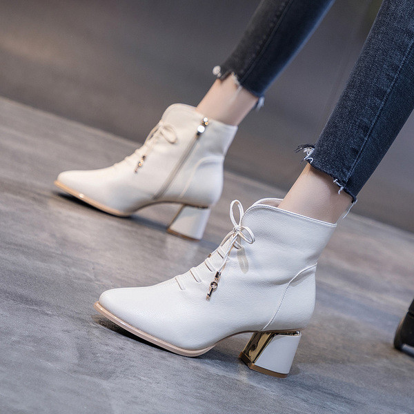 Új modell női csizma műbőr fűzővel