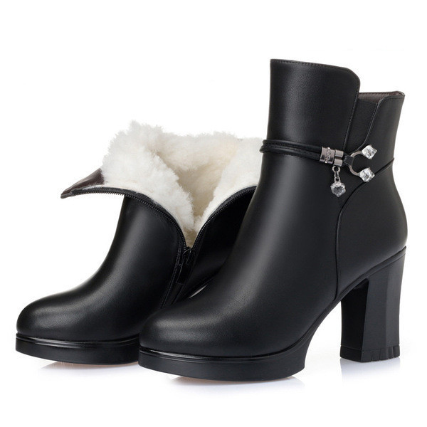 Modern női csizma - eko bőrből, vastag sarokkal