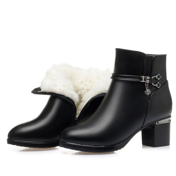 Modern női csizma - eko bőrből, vastag sarokkal