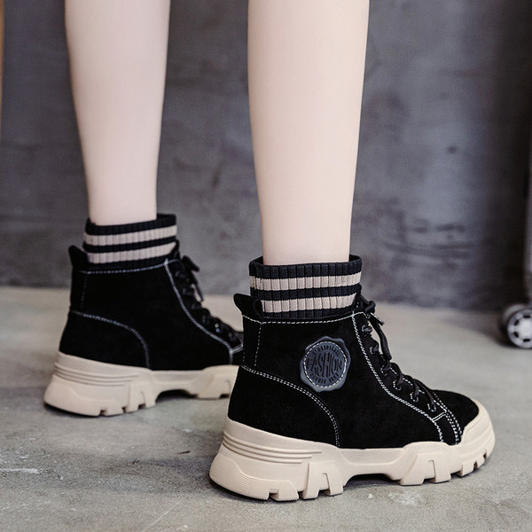 Ikdienas sieviešu zābaki ar šņorēm un emblēmu