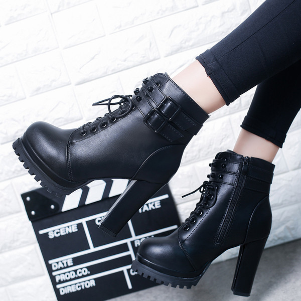 Női bőrcsizma fűzővel és vastag sarokkal