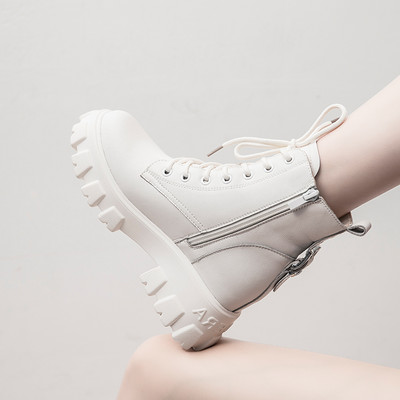 Modern őszi-téli csizma magas durva talppal