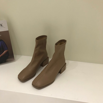 Γυναικείες μοντέρνες μπότες από οικολογικό δέρμα με πάχος 4 cm