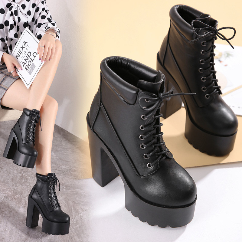 Modern női csizma csatokkal és cipzárral - több modell