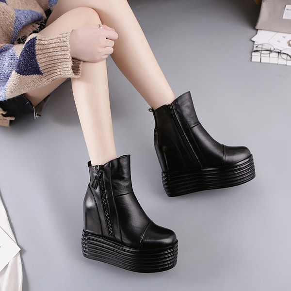 Kõrge talla ja lukuga vabaaja naiste saapad