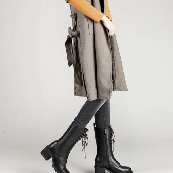 Kareda tallaga naiste saabaste uus mudel - kunstnahk musta värvi