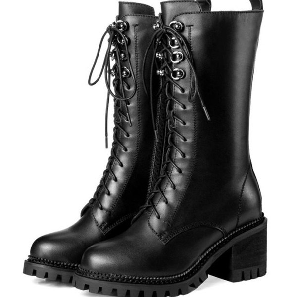 Kareda tallaga naiste saabaste uus mudel - kunstnahk musta värvi