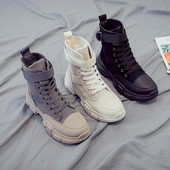 Fűzős, lapos talpú női textilcsizma