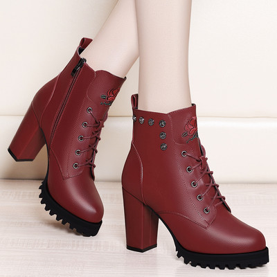 Γυναικείες μπότες από οικολογικό δέρμα με κεντήματα και μεταλλικά στοιχεία - διάφορα μοντέλα