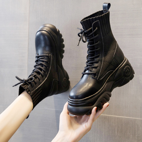 Kareda platvormiga naiste saapad ökonahast ja tekstiilist