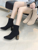 Új, vastag sarkú női csizma modell – textilből