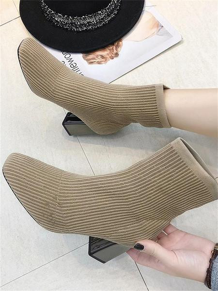 Új, vastag sarkú női csizma modell – textilből