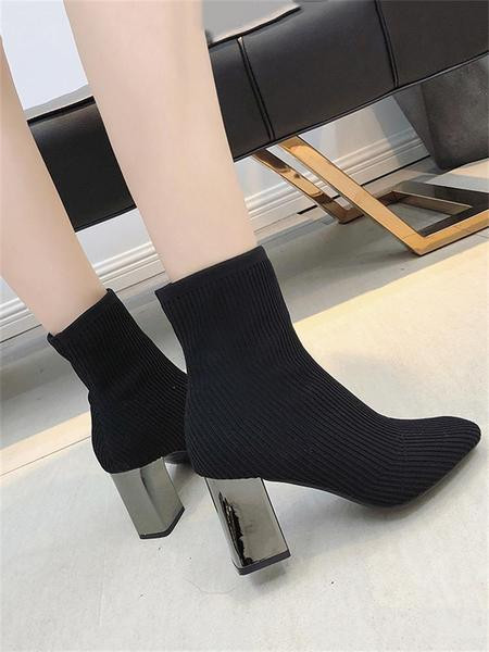 Új, vastag sarkú női csizma modell – textilből