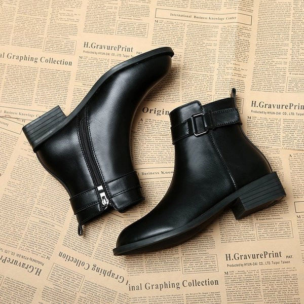 Sieviešu zābaki ar sprādzi, vienkāršs modelis