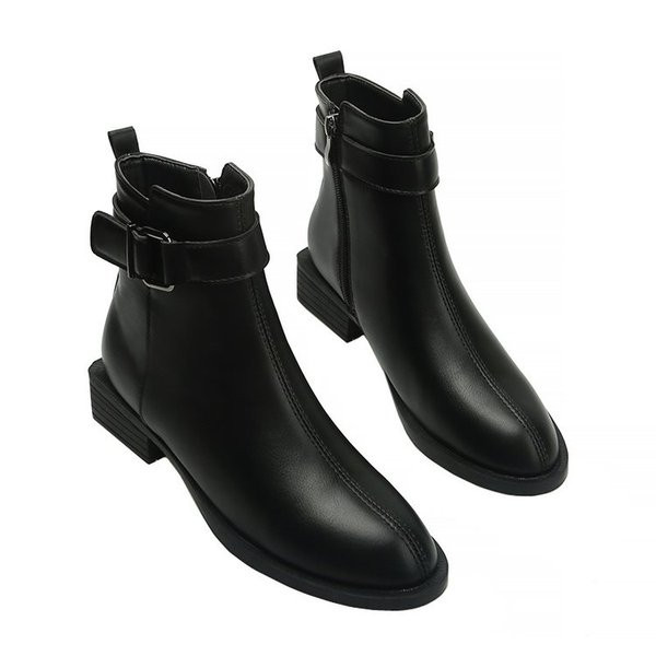 Sieviešu zābaki ar sprādzi, vienkāršs modelis