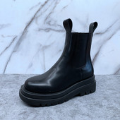 De egy modell női csizma műbőrből fekete színben