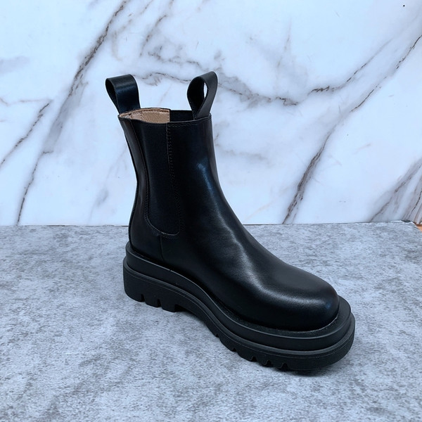 De egy modell női csizma műbőrből fekete színben