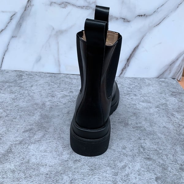 De egy modell női csizma műbőrből fekete színben