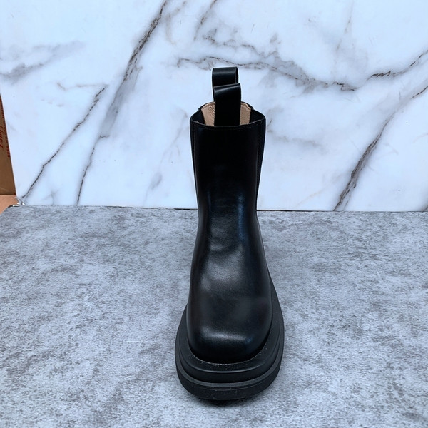 De egy modell női csizma műbőrből fekete színben