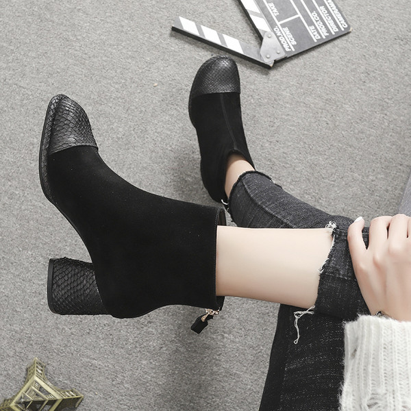 Γυναικείες μπότες casual σε μαύρο χρώμα με χοντρό τακούνι