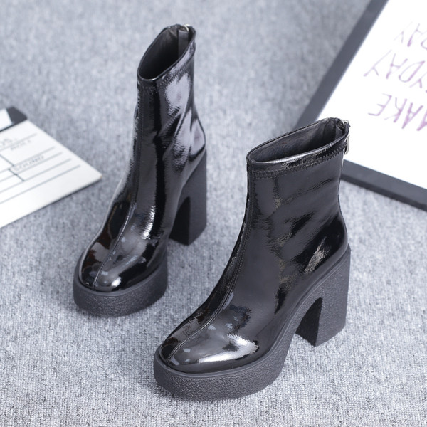 Új, vastag sarkú női lakkcsizma modell