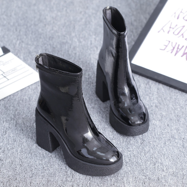 Új, vastag sarkú női lakkcsizma modell