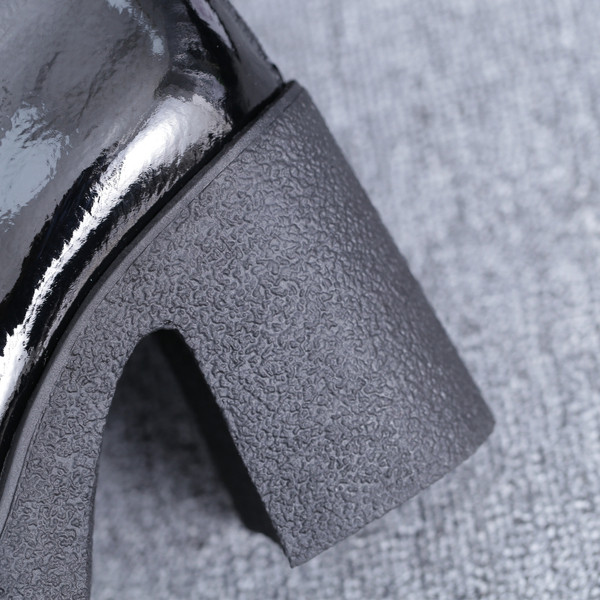 Új, vastag sarkú női lakkcsizma modell