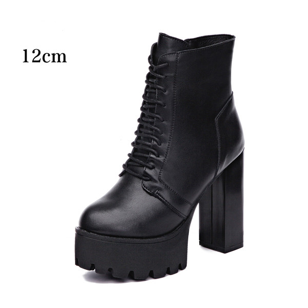 Öko-nahast paelte ja paksu kontsaga naiste saapad