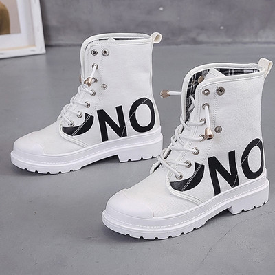 Kareda tallaga kõrge mudeliga tekstiilist tossud