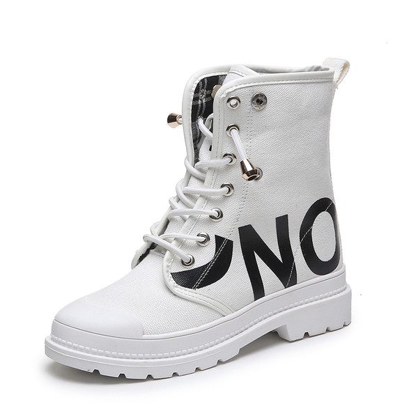 Kareda tallaga kõrge mudeliga tekstiilist tossud