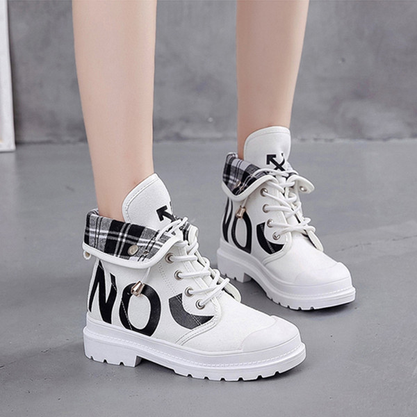 Kareda tallaga kõrge mudeliga tekstiilist tossud