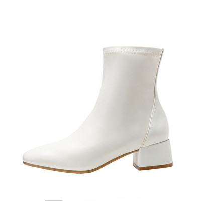 Κομψές γυναικείες μπότες με τακούνι πάχους 4,5 cm - δύο μοντέλα