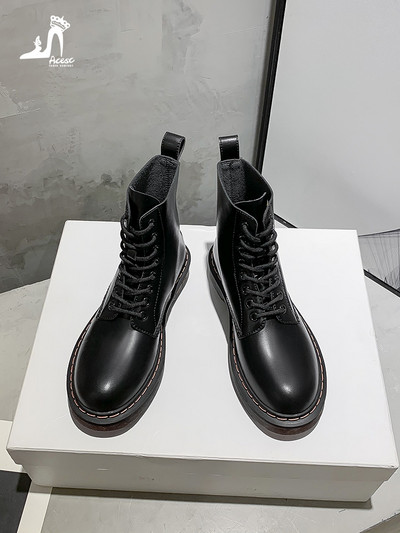 Modern bőrcsizma fűzős és cipzáras sima modell