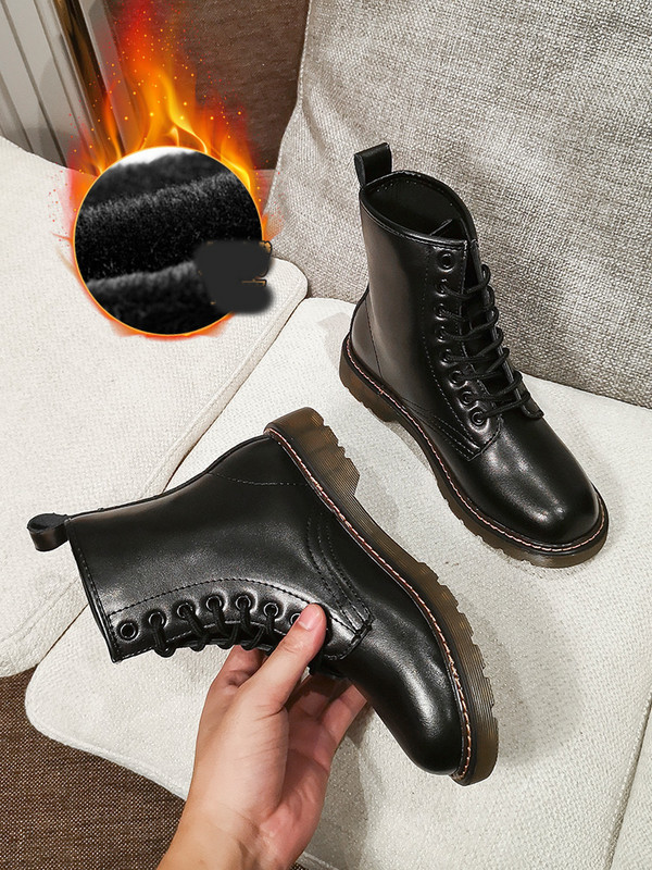 Modern bőrcsizma fűzős és cipzáras sima modell