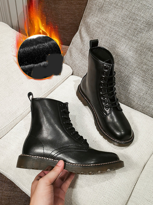 Modern bőrcsizma fűzős és cipzáras sima modell