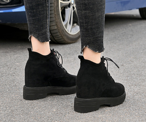 Naiste seemisnahast saapad kaks mudelit – pehme voodriga või ilma