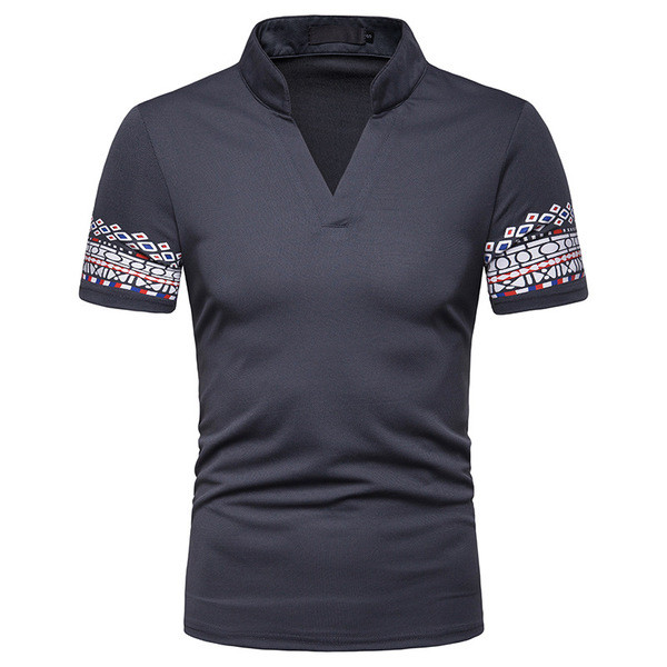 Μοντέρνο ανδρικό μπλουζάκι με κοντά μανίκια και λαιμόκοψη