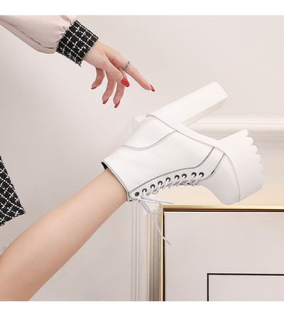 Uus mudel paelte ja lukuga naiste saapad-kaks mudelit