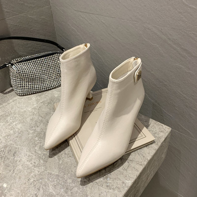 Moodsad naiste teravatipulised õhukeste kontsadega saapad - kaks mudelit