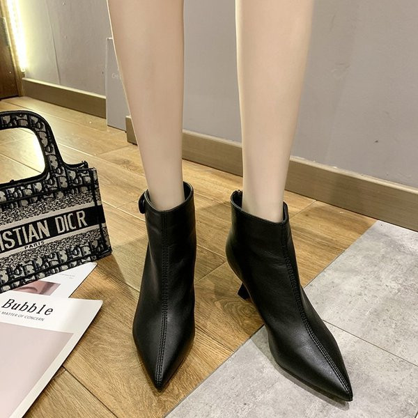 Moodsad naiste teravatipulised õhukeste kontsadega saapad - kaks mudelit