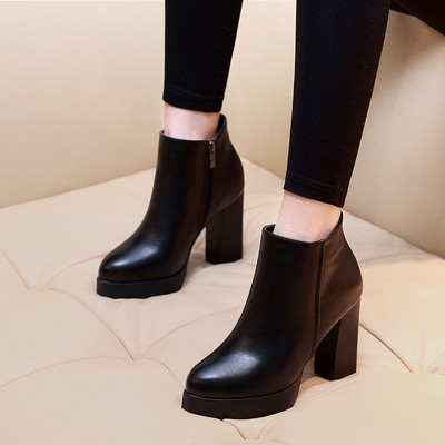 Moodsad paksude kontsadega naiste saapad – kunstnahk