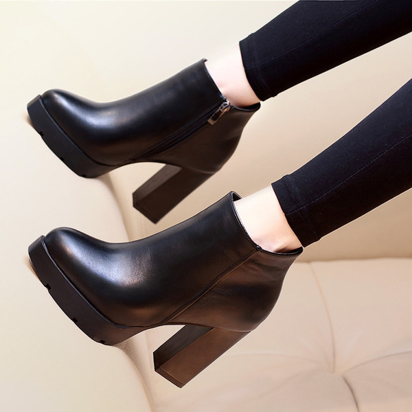 Moodsad paksude kontsadega naiste saapad – kunstnahk