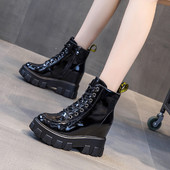 Musta värvi vabaaja naiste saapad siseplatvormiga