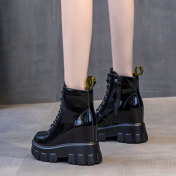 Musta värvi vabaaja naiste saapad siseplatvormiga