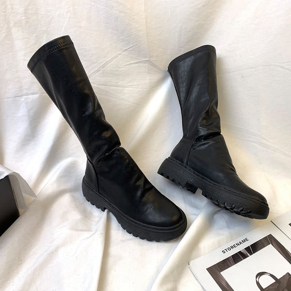 Női csizma új modellje fekete színben - meleg béléssel vagy anélkül