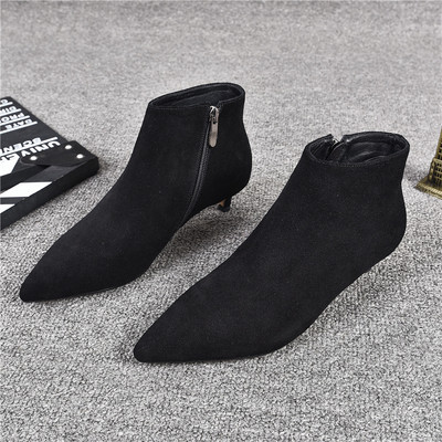 Moodsad madala õhukese kontsaga naiste seemisnahast saapad