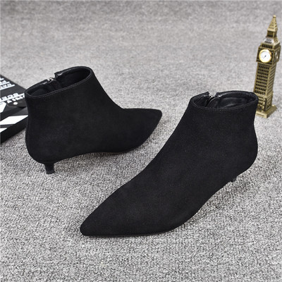 Moodsad madala õhukese kontsaga naiste seemisnahast saapad