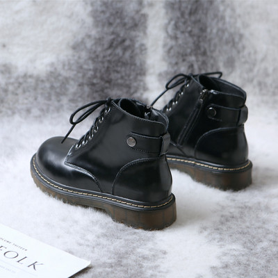 Ikdienas sieviešu ādas zābaki ar šņorēm un plakanu zoli