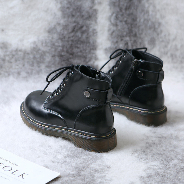 Ikdienas sieviešu ādas zābaki ar šņorēm un plakanu zoli